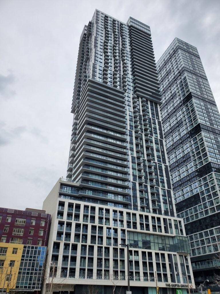 Toronto City Living, Exemplified At Dundas Square Gardens !