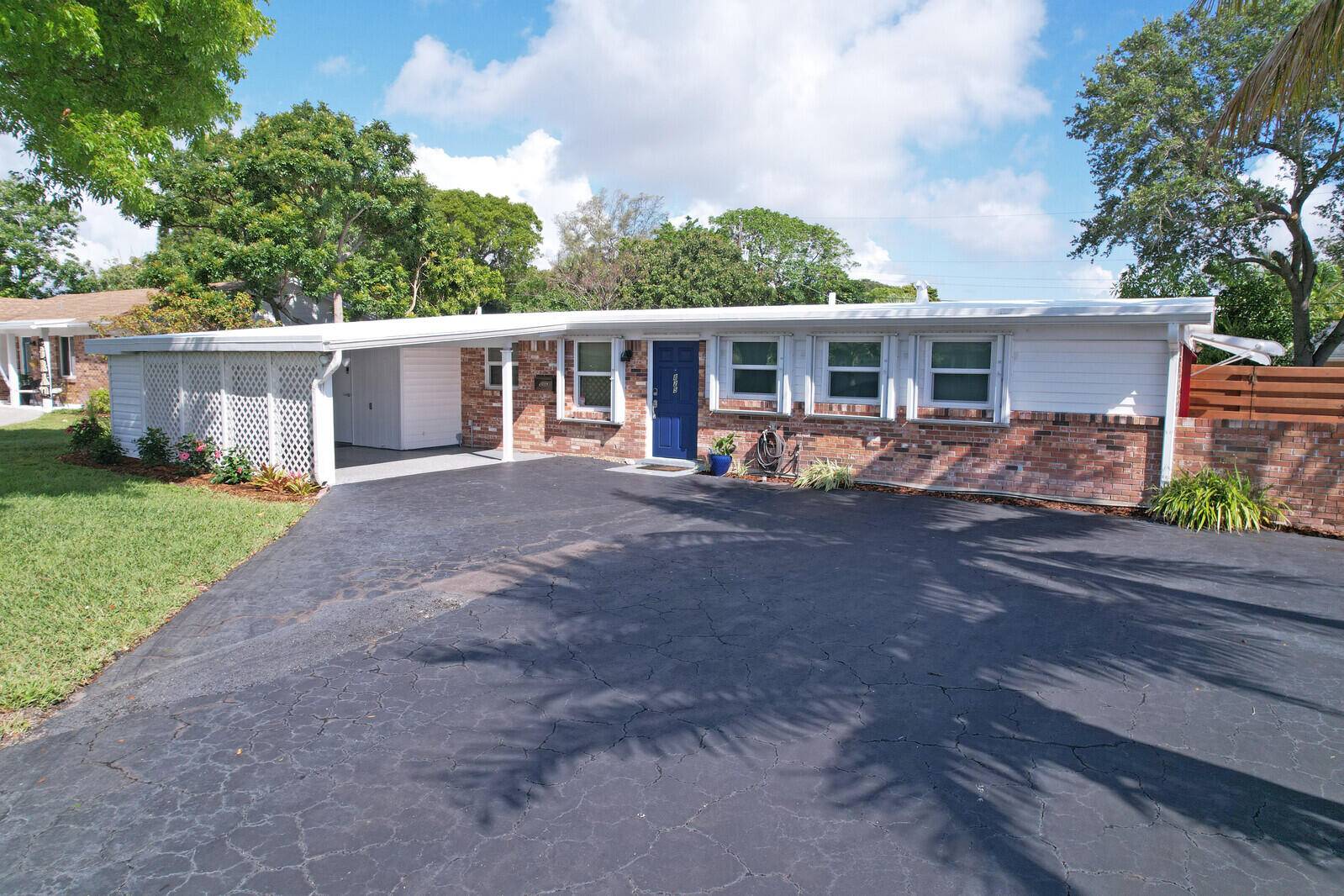 Discover your dream home at 825 Northern Drive, Lake Park, FL !