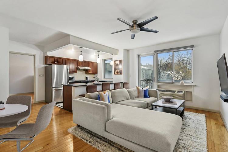 Welcome to 1635 Lexington Avenue 4B !