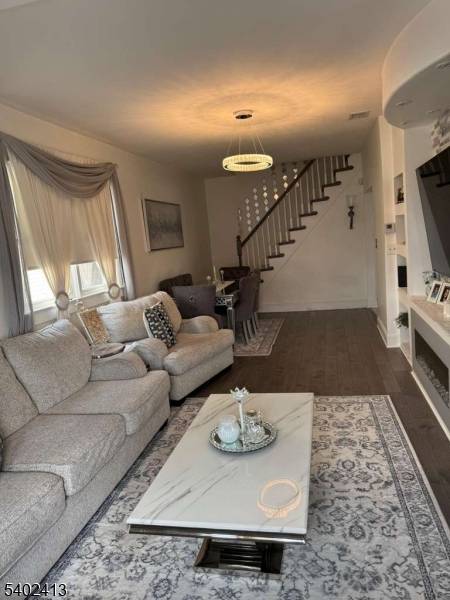 1st floor 2 bedrooms, kitchen, living room, dining room, bath.