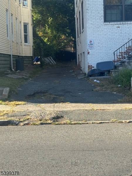 LOCATION LOCATION LOCATION PRIME LOCATION THIS IS AN EXCELLENT OPPORTUNITY TO OWN A STAPLE IN THE EAST ORANGE COMMUNITY.