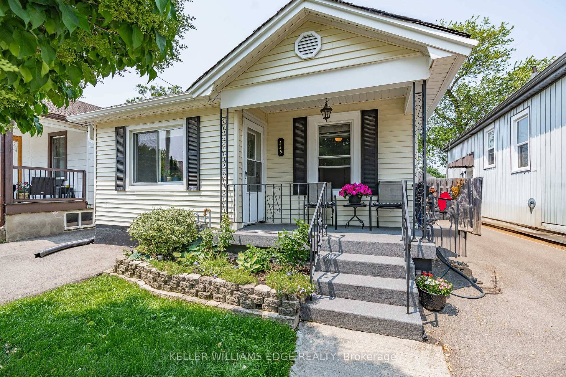 Nestled in the friendly, Normanhurst neighborhood, this charming 2 bedroom bungalow offers the perfect blend of comfort and convenience.