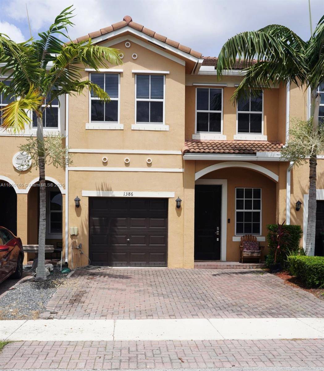 This beautifully maintained 4bedroom, 3 bath townhouse is located in the desirable Keys Garden community.