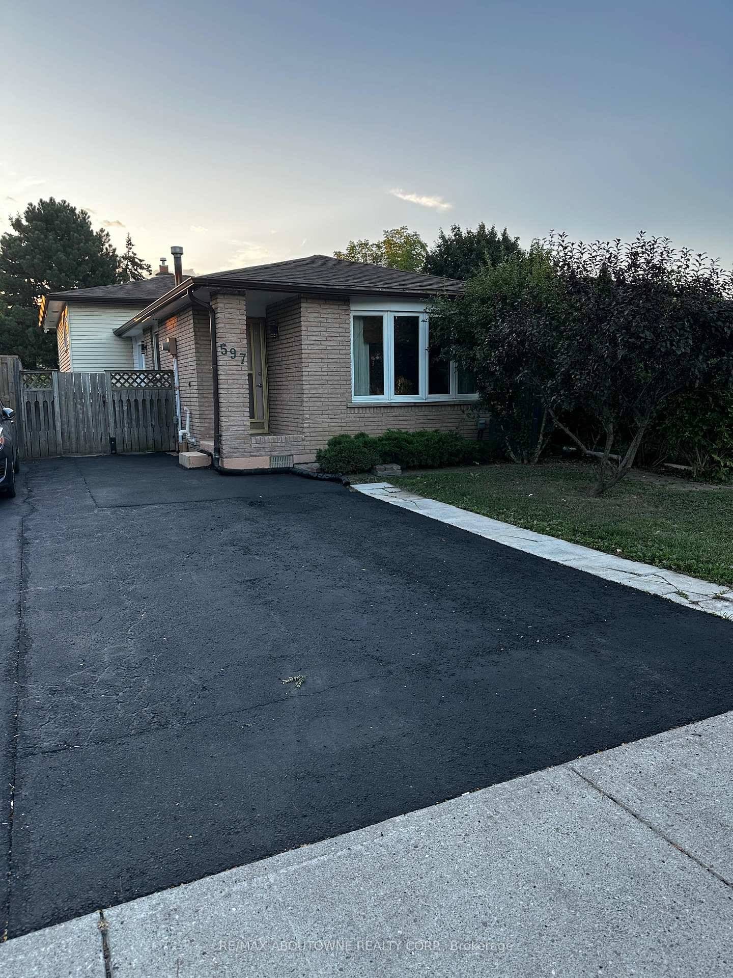Well maintained detached 3 bedroom 1 washroom, situated on a 30 x 142 ft lot in West Mountain.