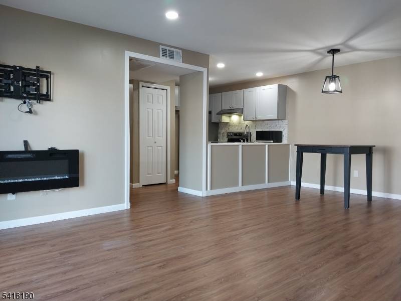 Welcome to an extraordinary 2bedroom condo in the highly desirable Forest Hills neighborhood of Newark.