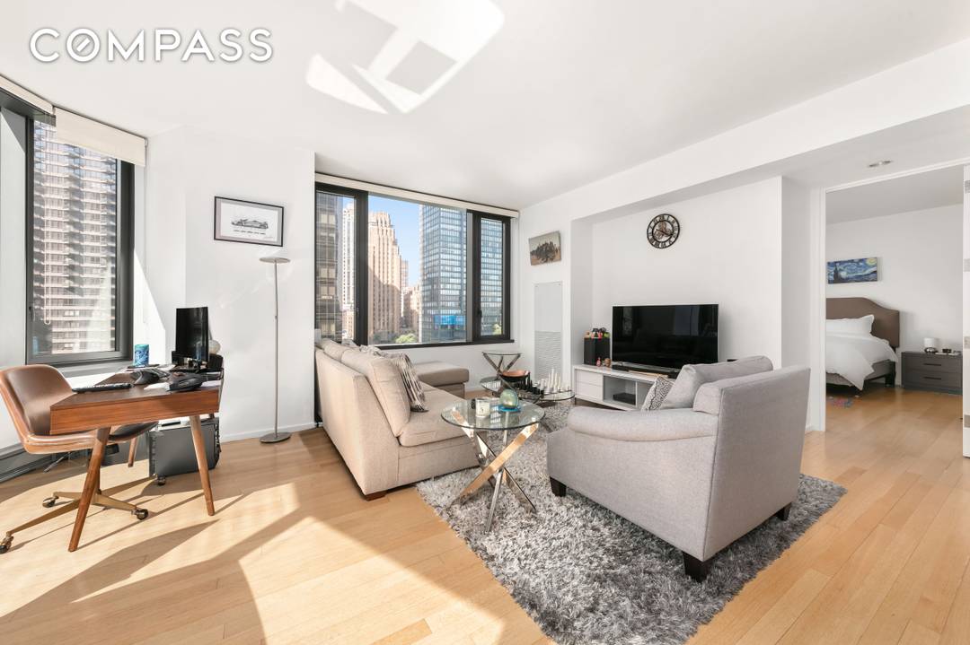 RESALE Spacious and bright, 2 Bedroom, 2 Bath Condo in one of Turtle Bay's most luxurious buildings 50 United Nations Plaza.