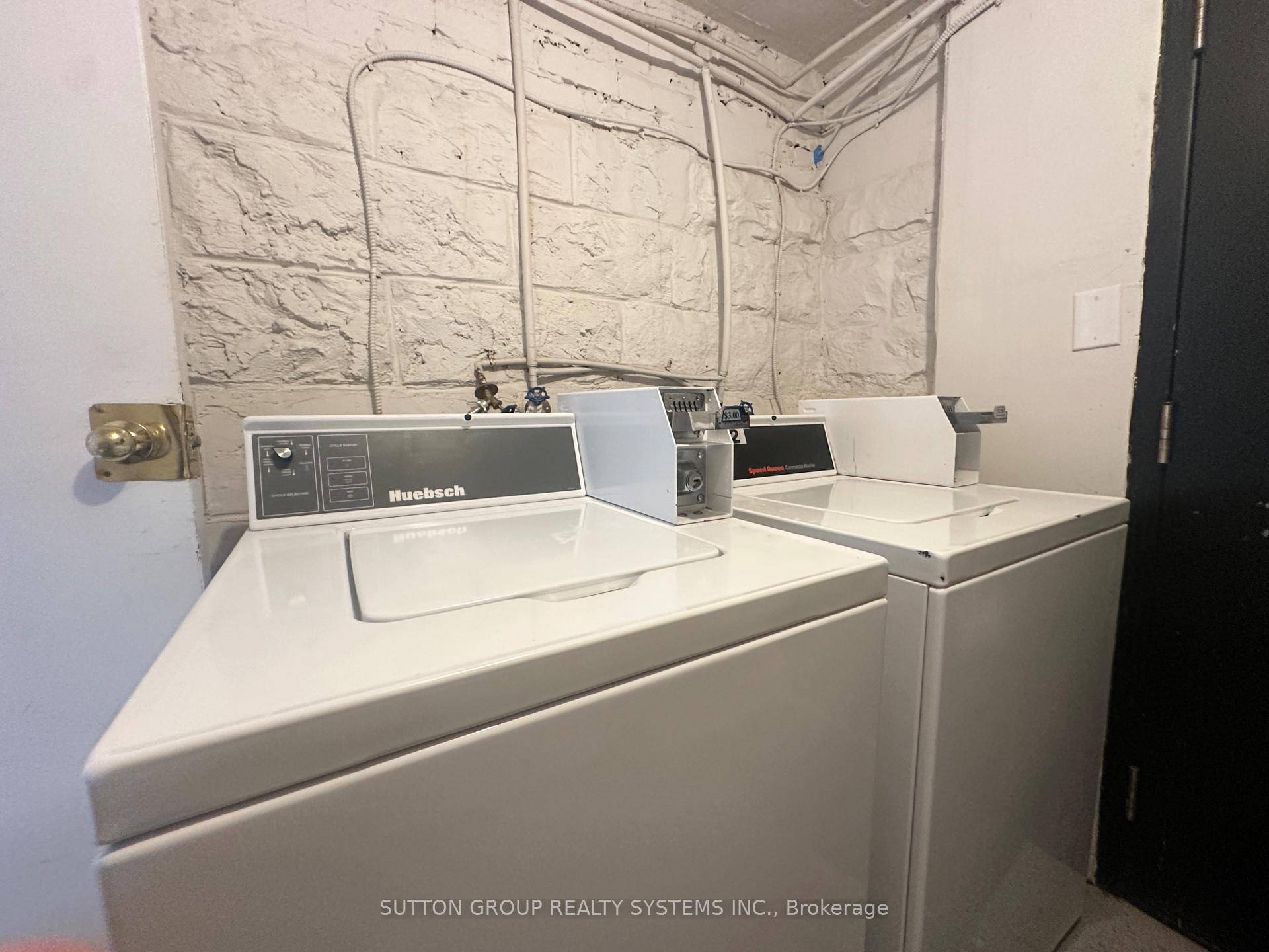 Presenting a cozy studio apartment in prime Parkdale.