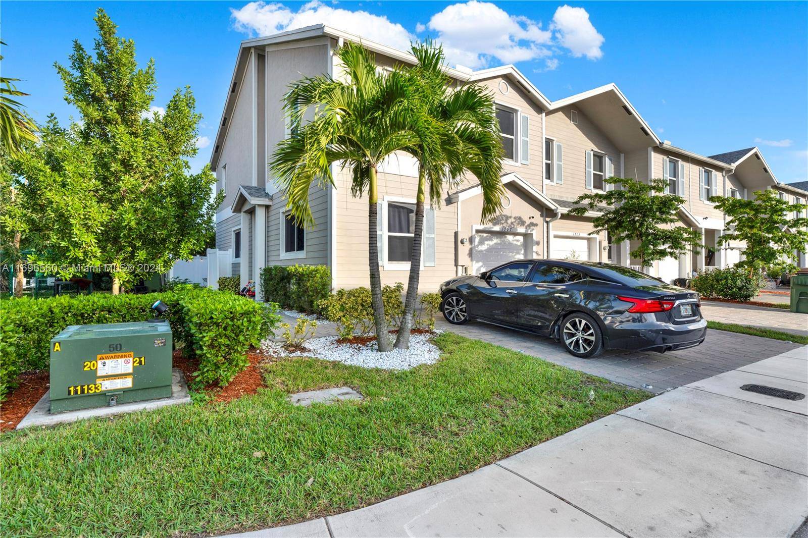 Welcome to the spacious and excellent condition corner unit with a full bathroom and bedroom on the first level, Stainless steel appliances wood cabinets and a fenced patio with extended ...