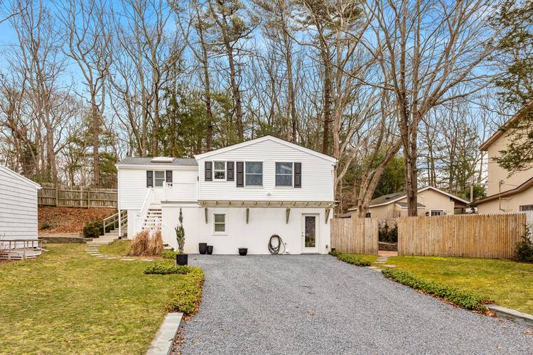 Newly Renovated Summer Rental close to village with new pool!