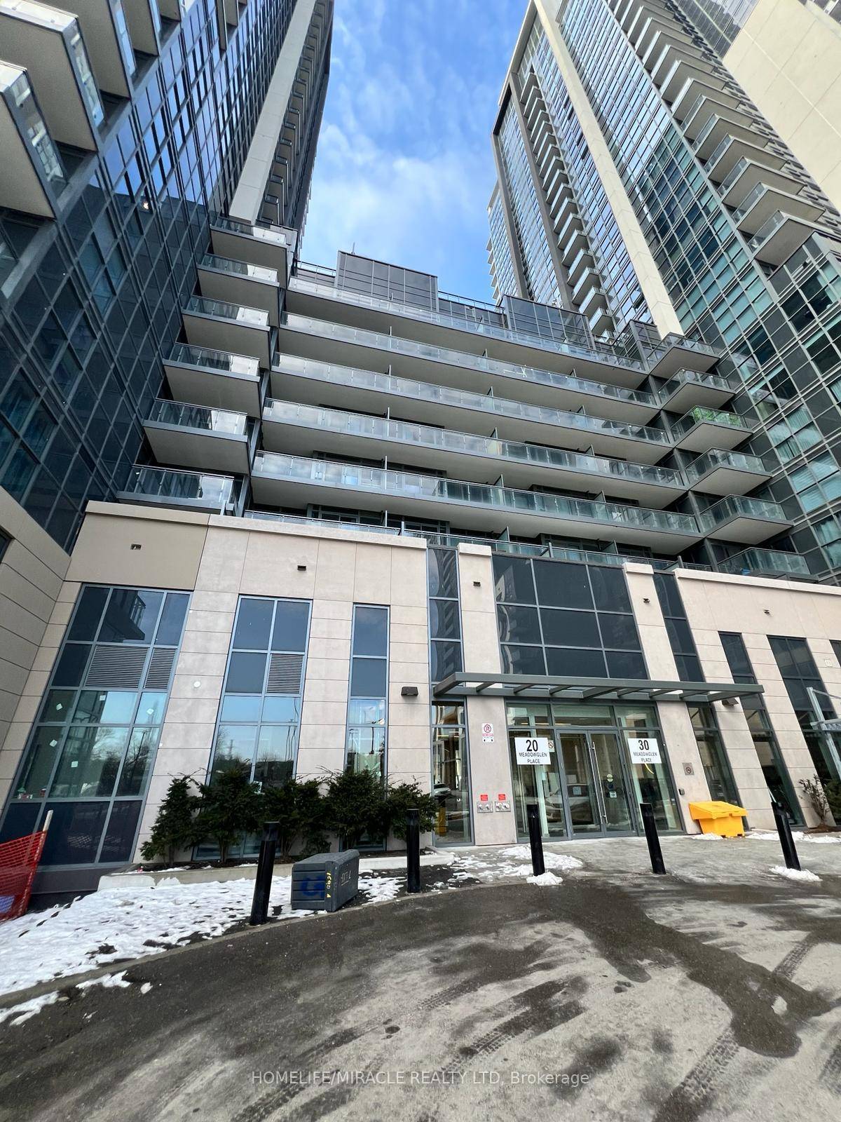 Welcome to Meadowglen Place, a beautiful 1 bedroom, 1 bathroom condo and a thoughtfully designed floor plan.