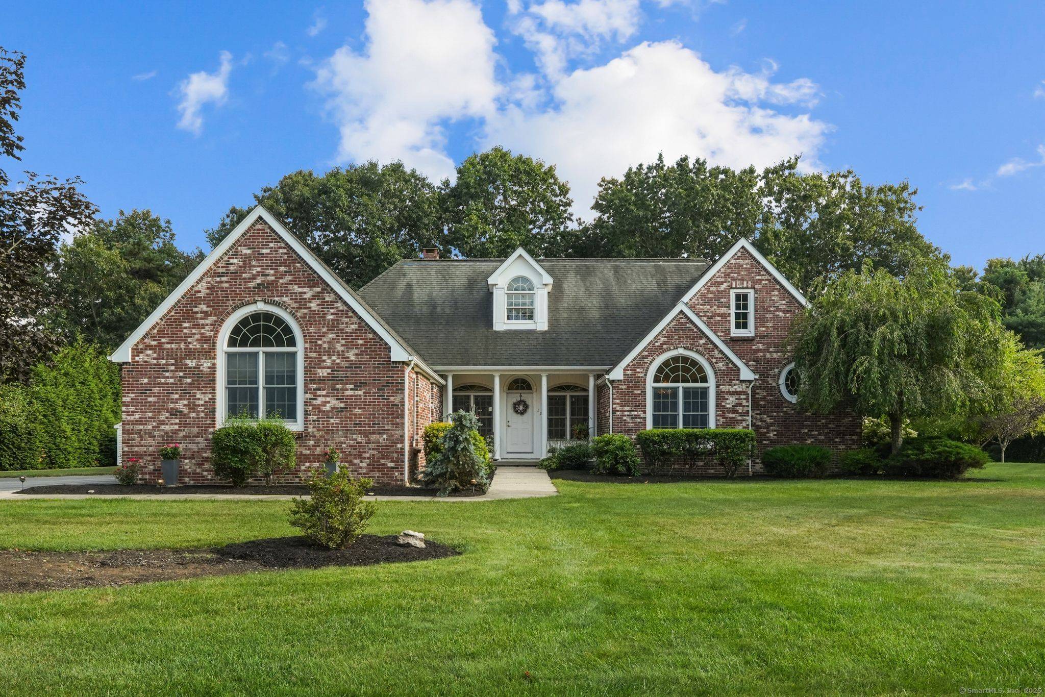 This stunning custom built Ranch offers over 2, 000 sq ft of beautifully designed living space, showcasing a fireplaced living room with built ins and soaring tray ceiling.