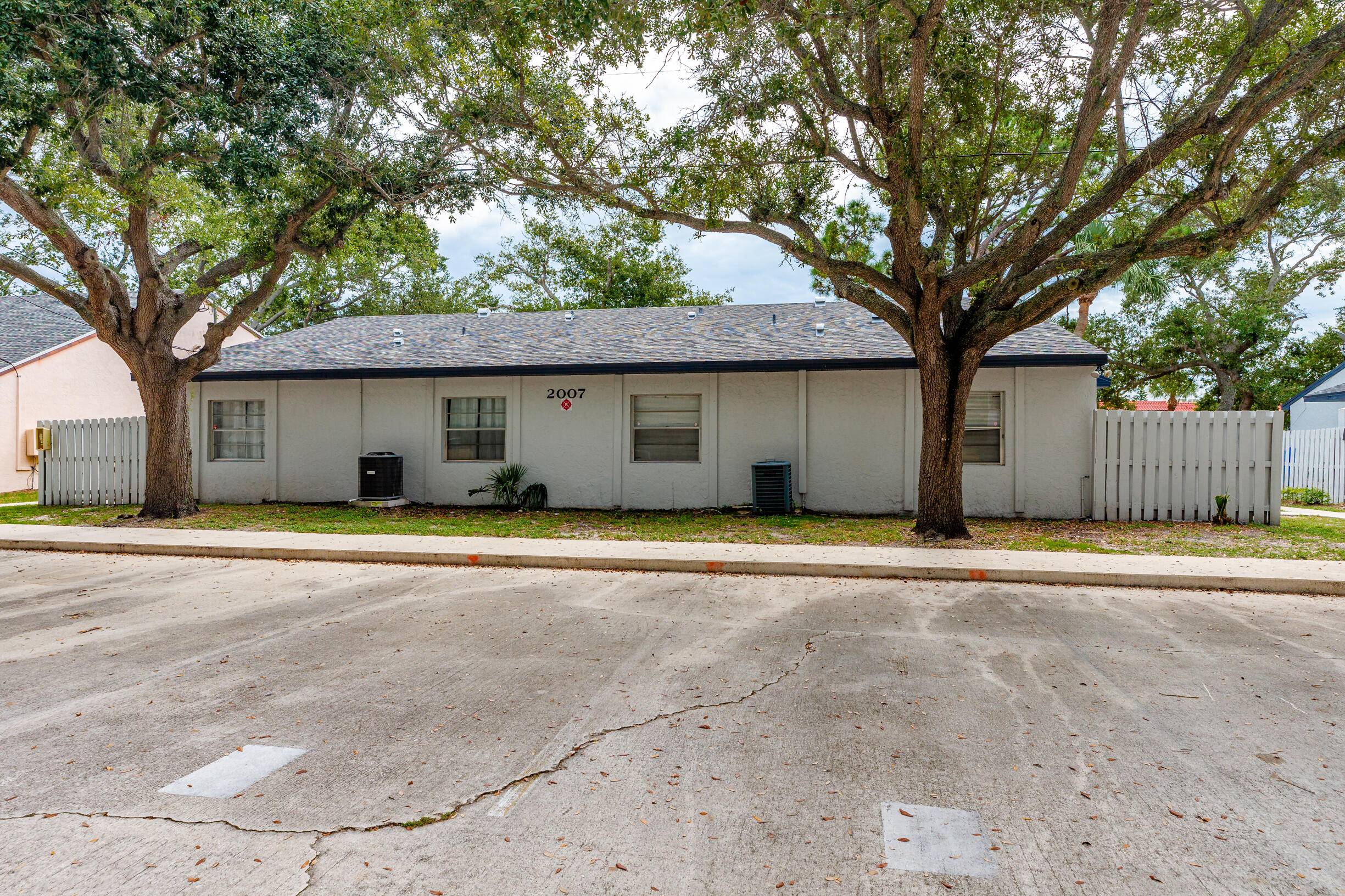 MOVE IN CONDITION ! Perfect for an investor, first time buyer or anyone looking to down size.