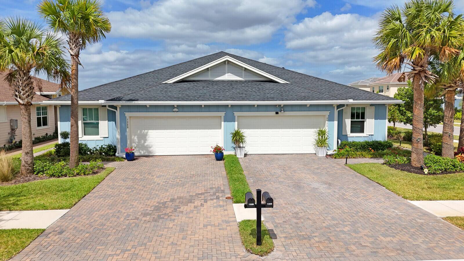 This is no ordinary villa welcome to a showpiece home in the heart of Loxahatchee's award winning Arden community.