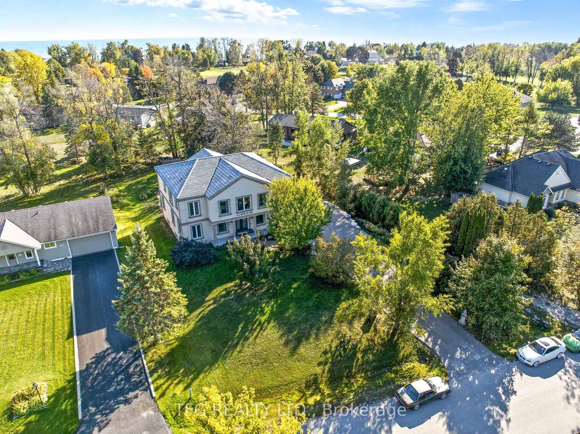 Welcome to prestigious Bayshore Village, one of the areas most sought after communities !