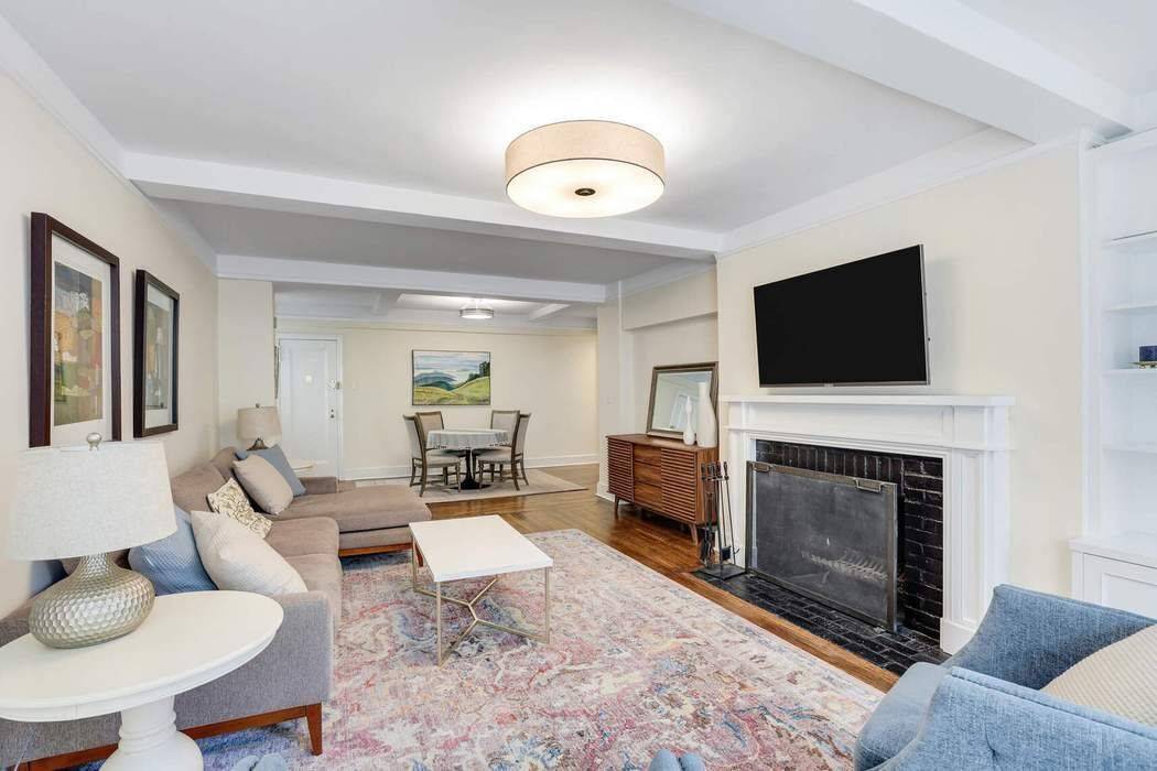 Nestled on a picturesque cul de sac shared by the distinguished Southgate cooperative and the iconic River House, this expansive one bedroom, one bath residence showcases timeless pre war elegance.