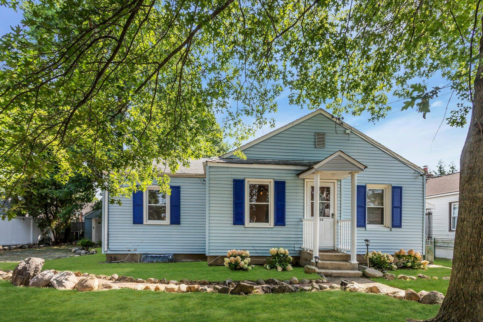 Privately located on a dead end street and only two and a half interior blocks to Carle Place Station and Carle Place Park, this wide format ranch has it all ...