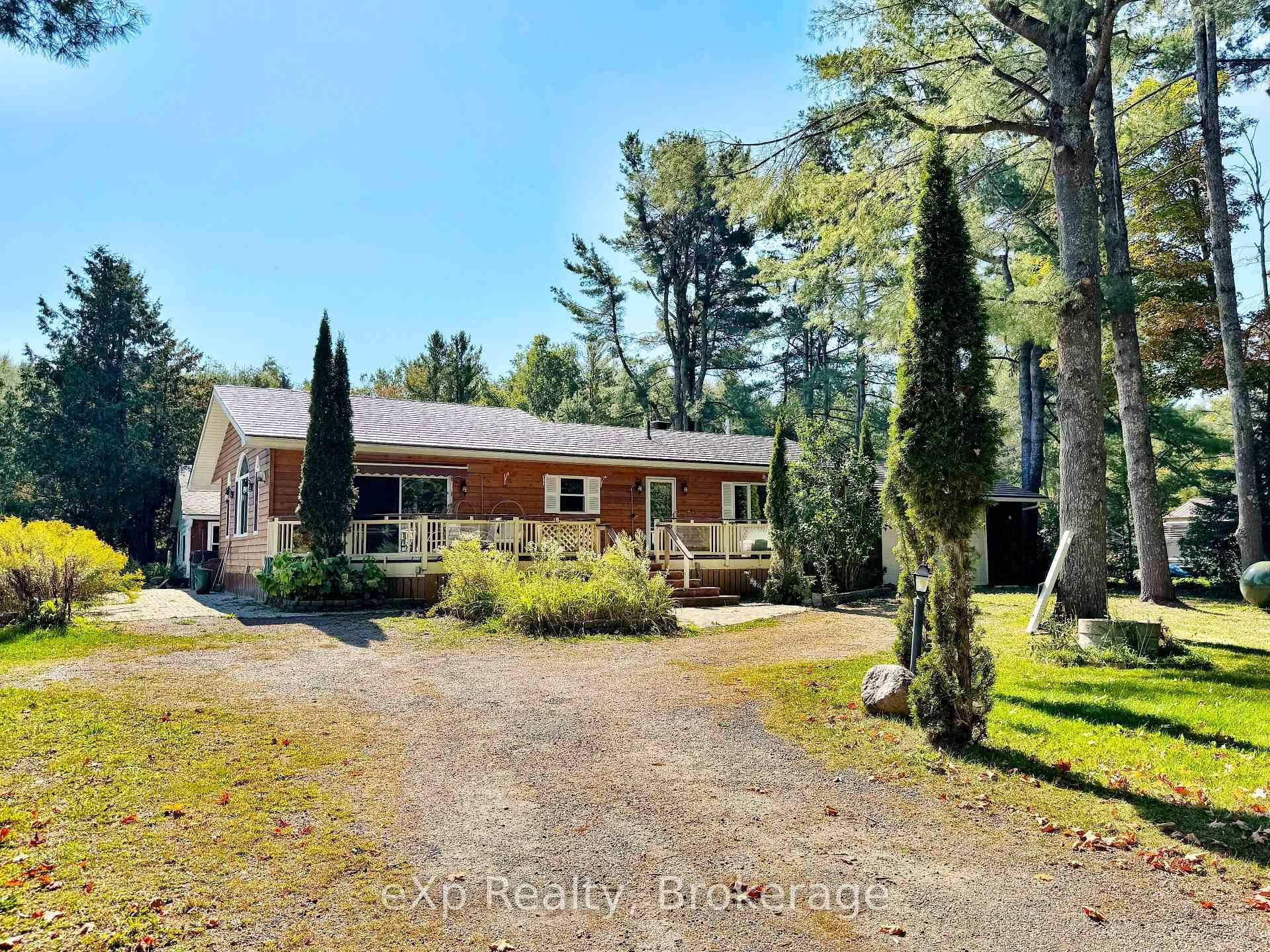 Looking for a home that has space to play, close to amenities and big lake water access ?