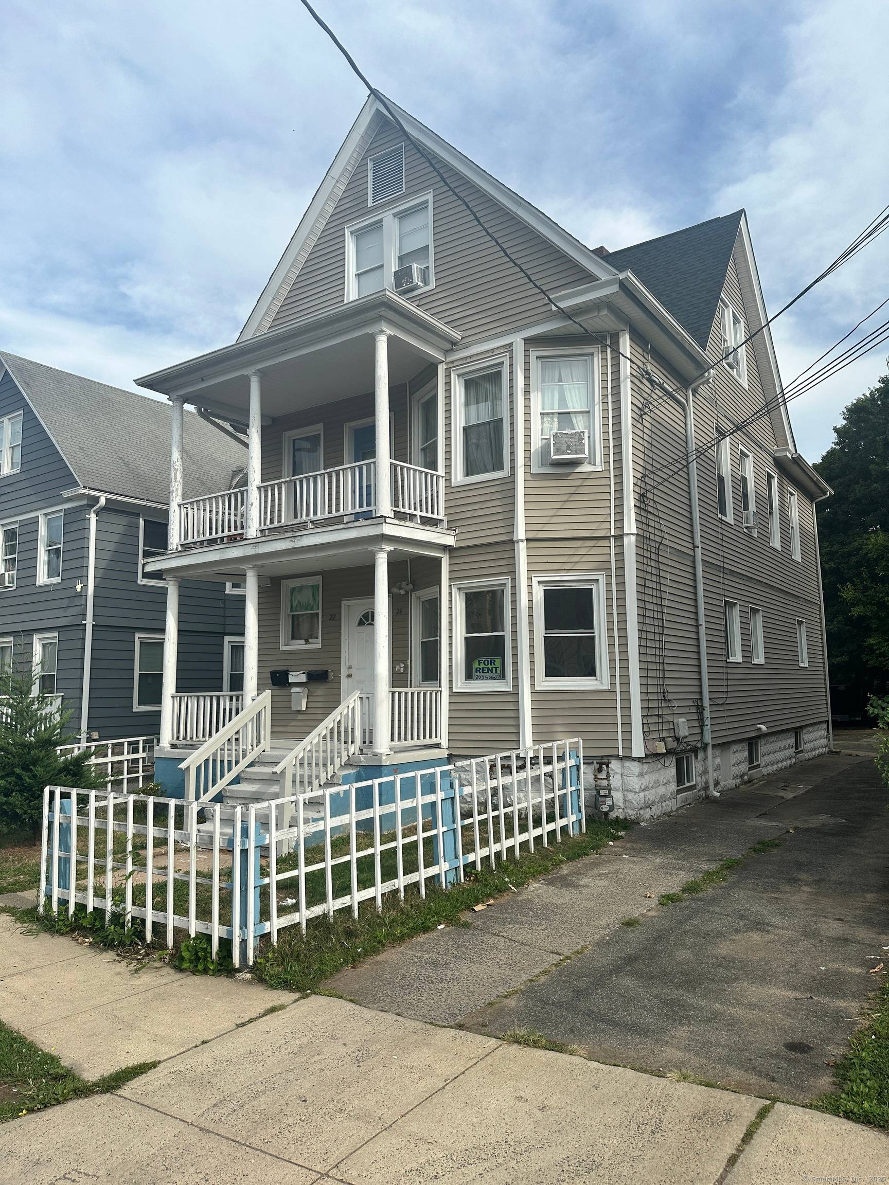 Prime 3 family in an amazing location, less than a mile from UNH and close to shopping centers malls.