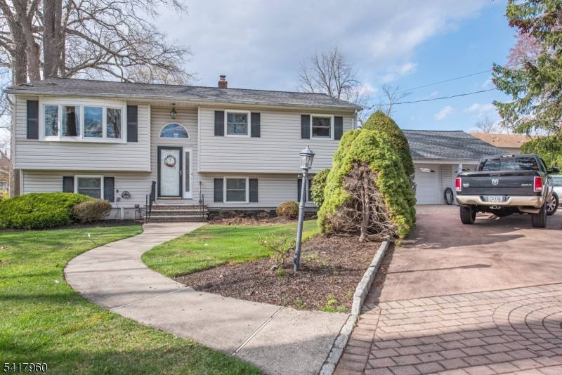 Beautifully Maintained Bi level First Time Offered !