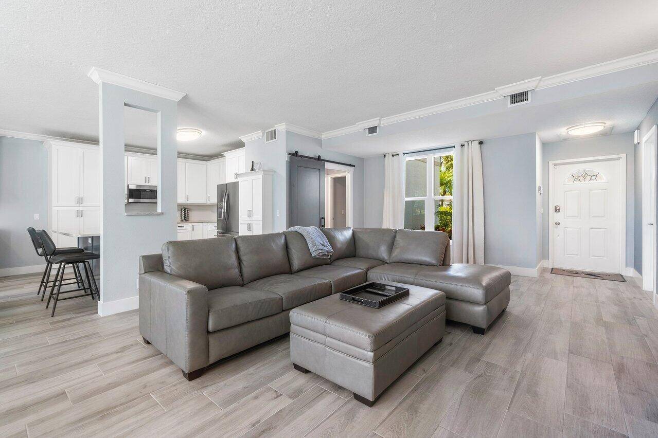 Beautifully renovated 2 br 2ba Harbour Ridge Yacht and Country Club condo, overlooking Mile Lake.