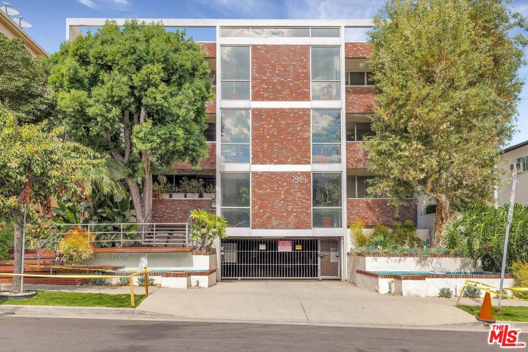 7949 Selma Ave 2BR Hollywood Hills East La