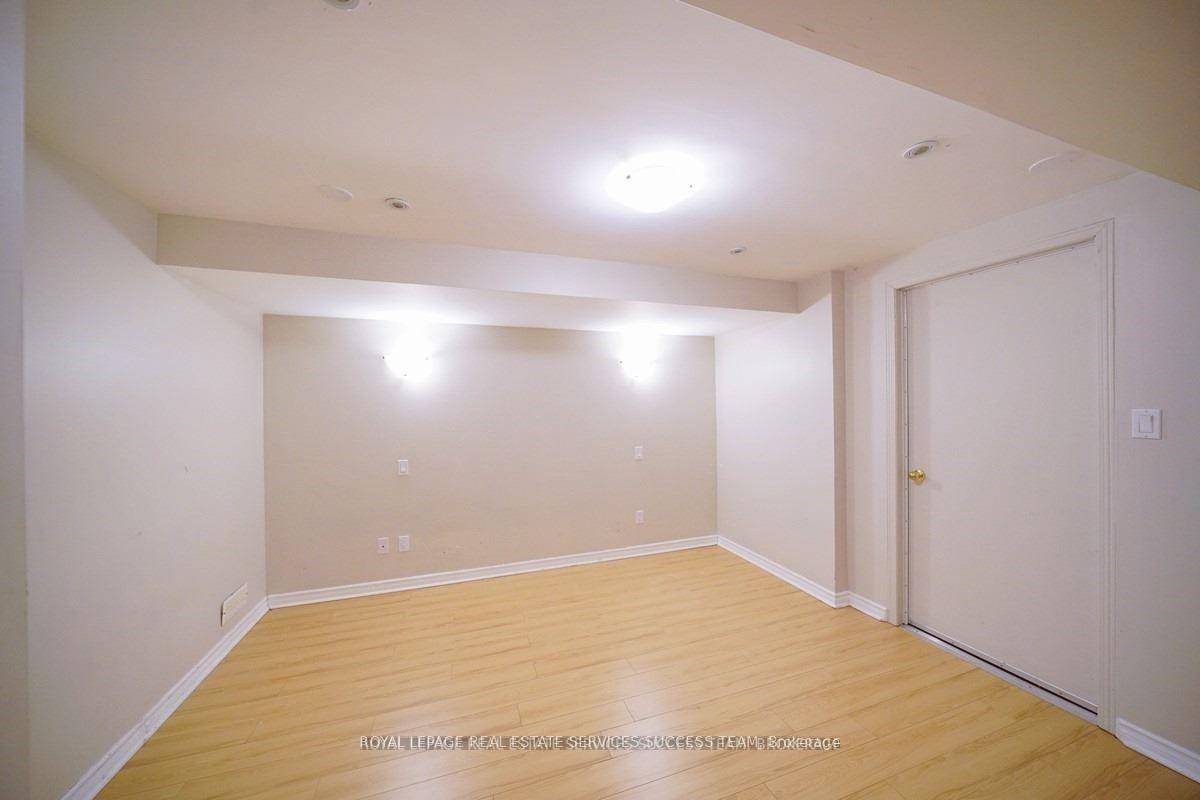 Gorgeous Family Home In The Desired Neighborhood Of The Westmount Community On A Quiet Safe Court.