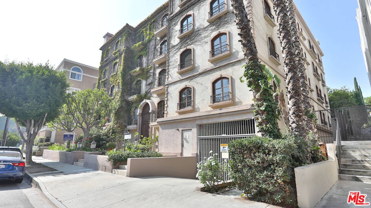 325 S Swall Dr 2BR Beverly Grove La
