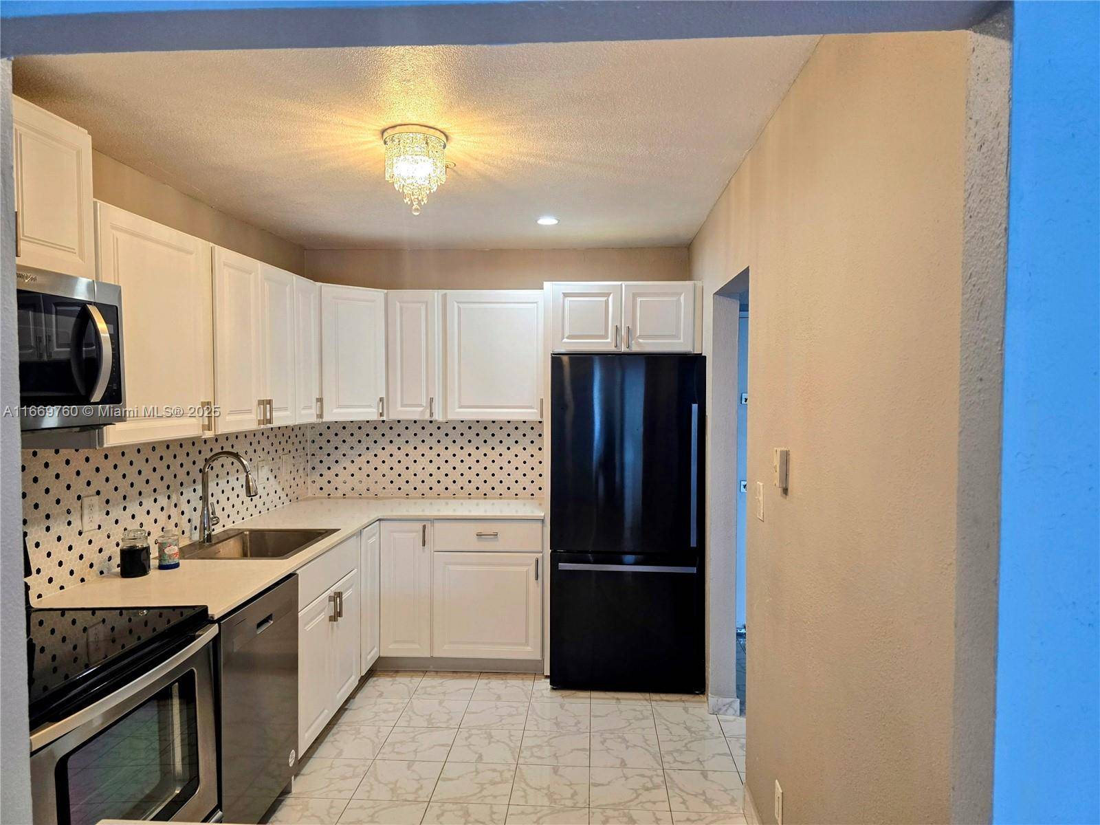BEAUTIFUL UNIT IN VERY DESIRABLE WATERVIEW COMPLEX.