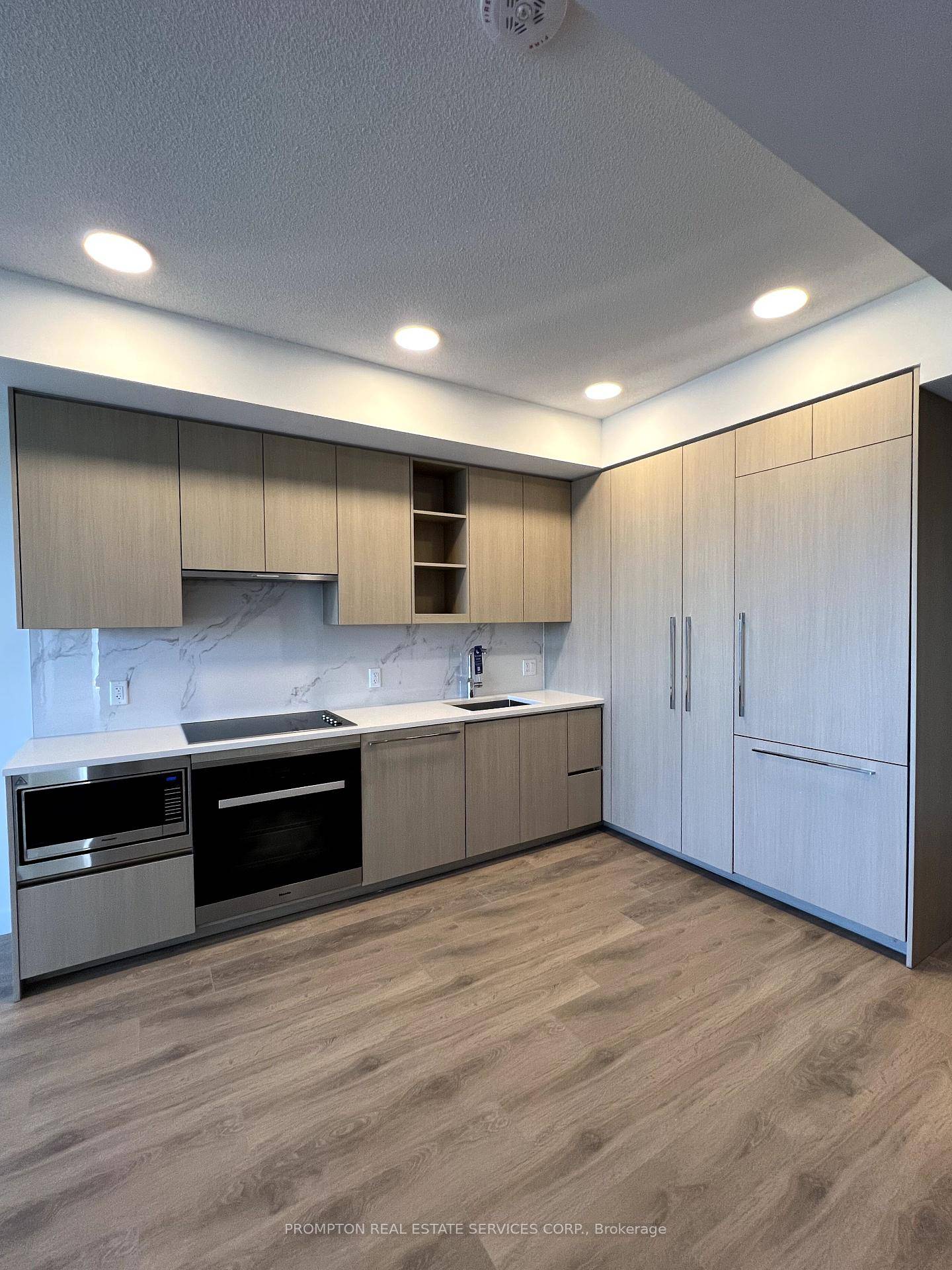 Luxury 3 Bedrooms Corner Unit Seasons In Concord Park Place.