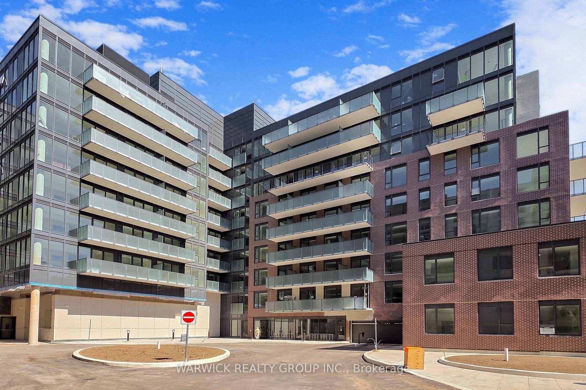 Perfectly located just off Bloor Street West, The Markwood offers quick access to top rated schools, parks, golf courses, Sherway Gardens, and major highways and transit routes, making it an ...