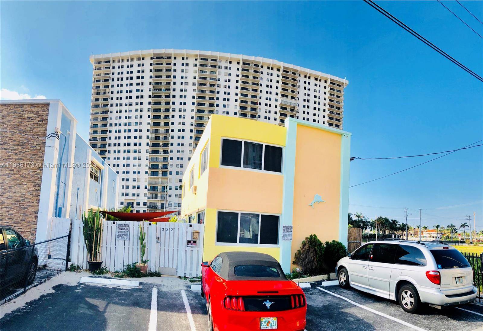 LOCATION ! ! ! 4 plex building 1 block from the beach, steps from Hollywood board walk.