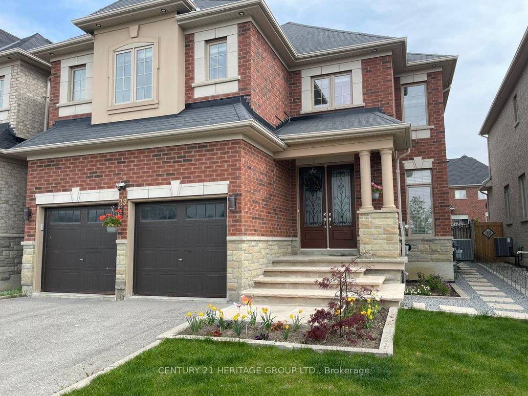 Very charming and bright 1 1 bedroom, 1 bathroom walk up basement apartment in a highly central Richmond Hill location.