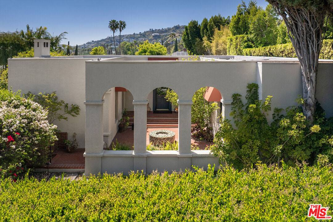 1737  N Vista St 2BR Hollywood Hills East La