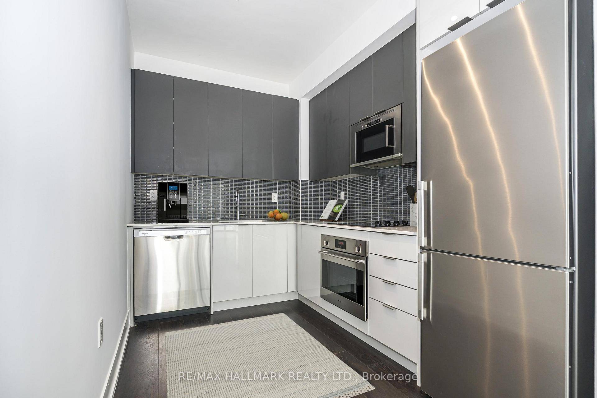 Welcome To 2916 HWY 7, This Inviting One Bedroom, One Bathroom Condo Nestled In the Vibrant Heart OfVaughan's Metropolitan Centre.
