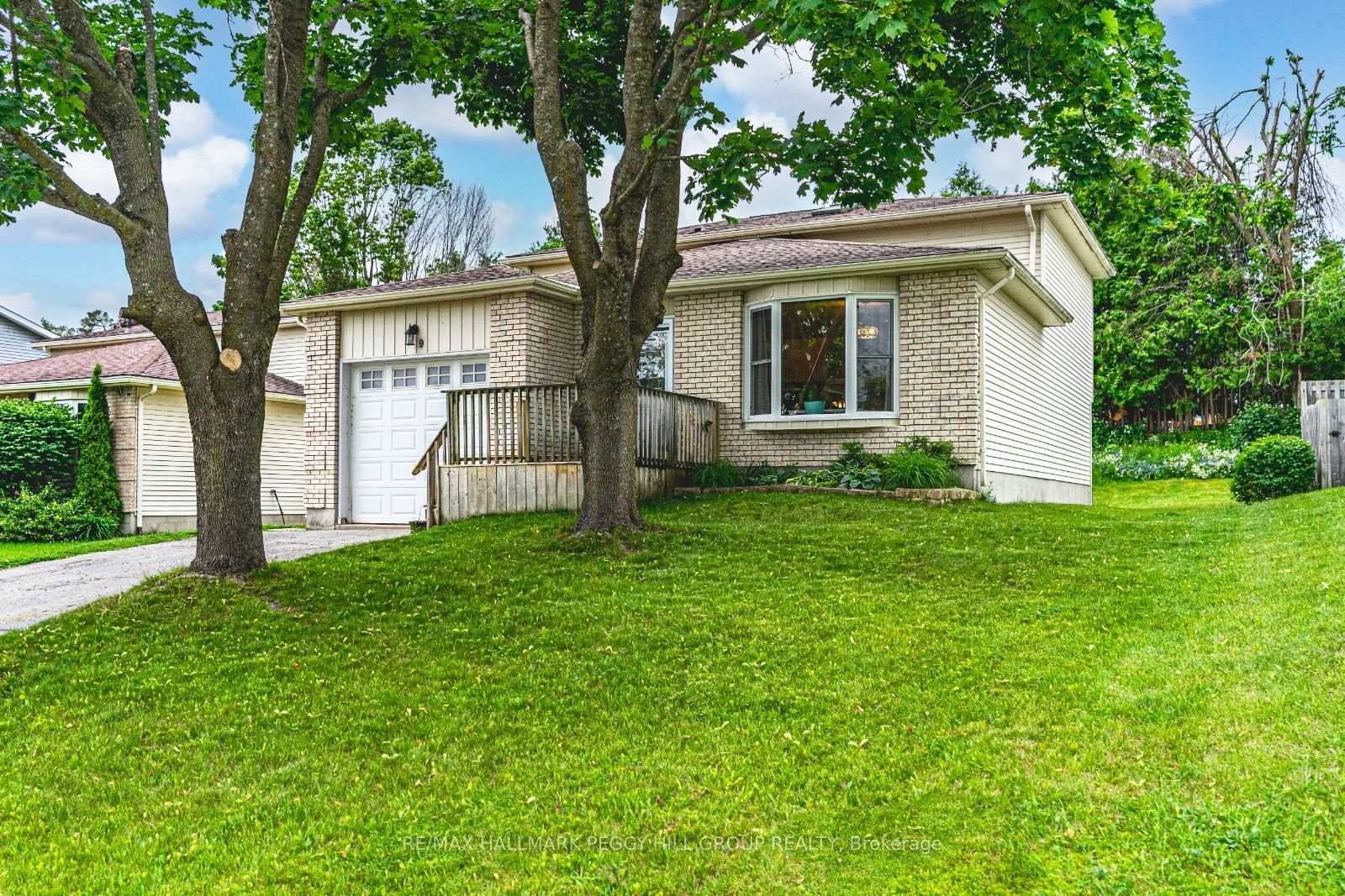 UPDATED amp ; MOVE IN READY BACKSPLIT IN A PRIME NORTH END LOCATION !