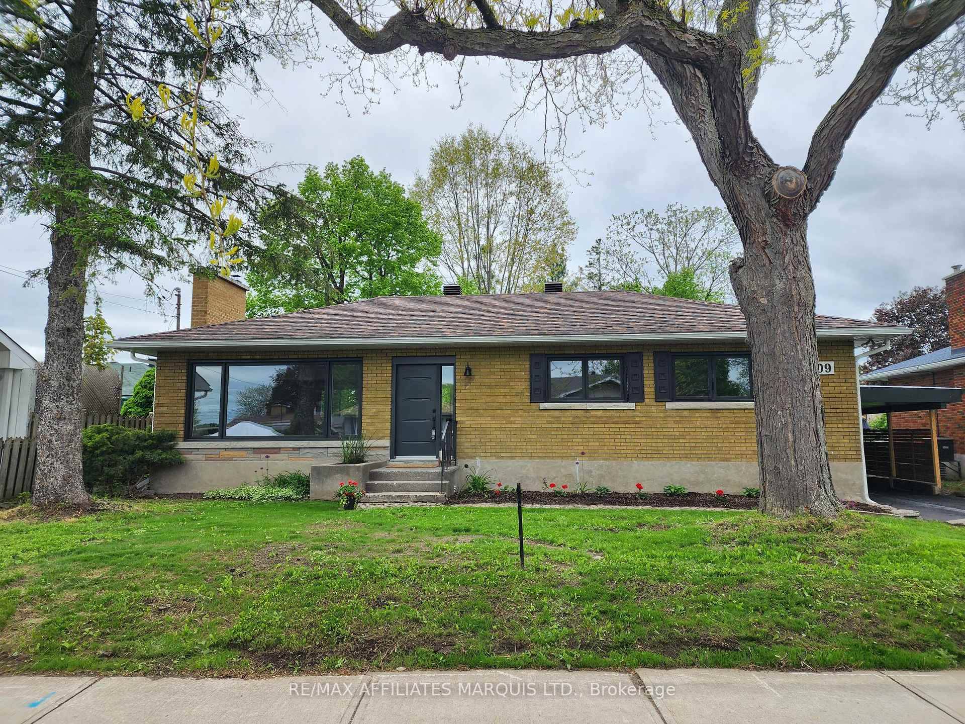 LOCATION is key to real estate, and the suburb of Riverdale is prime !