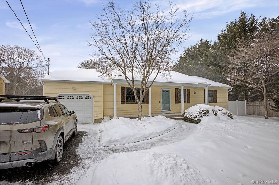 Country Ranch on full acre of wooded property !