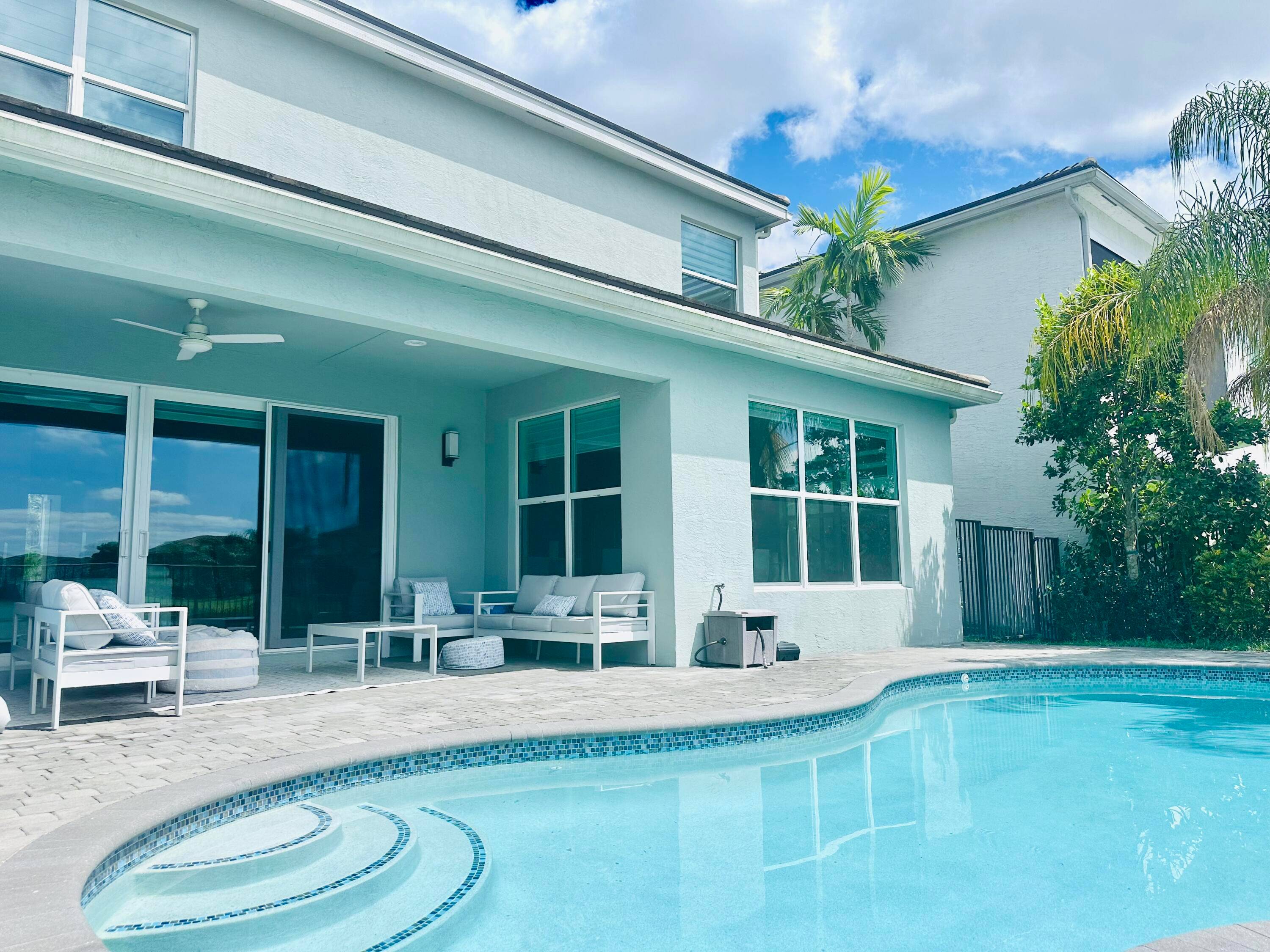 Discover your dream home in this luxurious 6 bedroom, 5 bathroom house with stunning lake views.