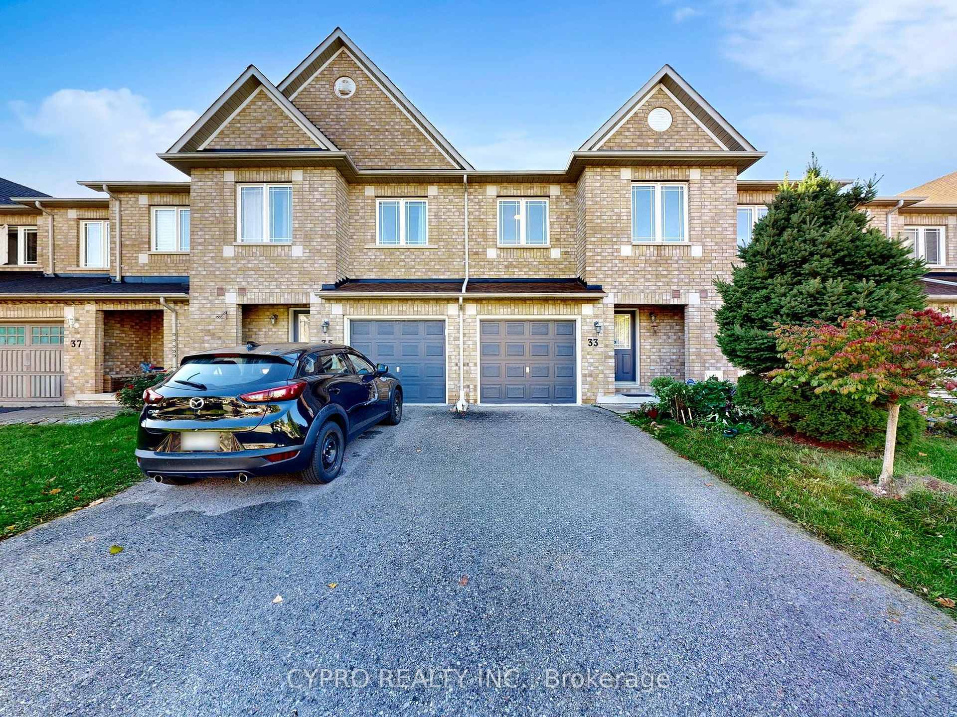 Immaculate Freehold townhome in high demand neighbourhood of Bayview Meadows located in Bayview amp ; Wellington.