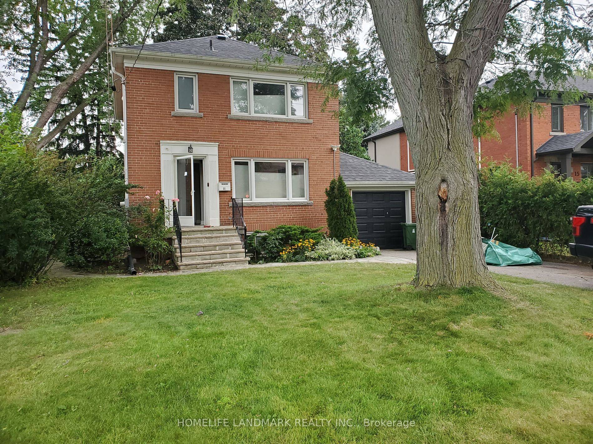 Main Second Level of Detached House on a Quite Tree Lined Street in a Prestigious Neighborhood.