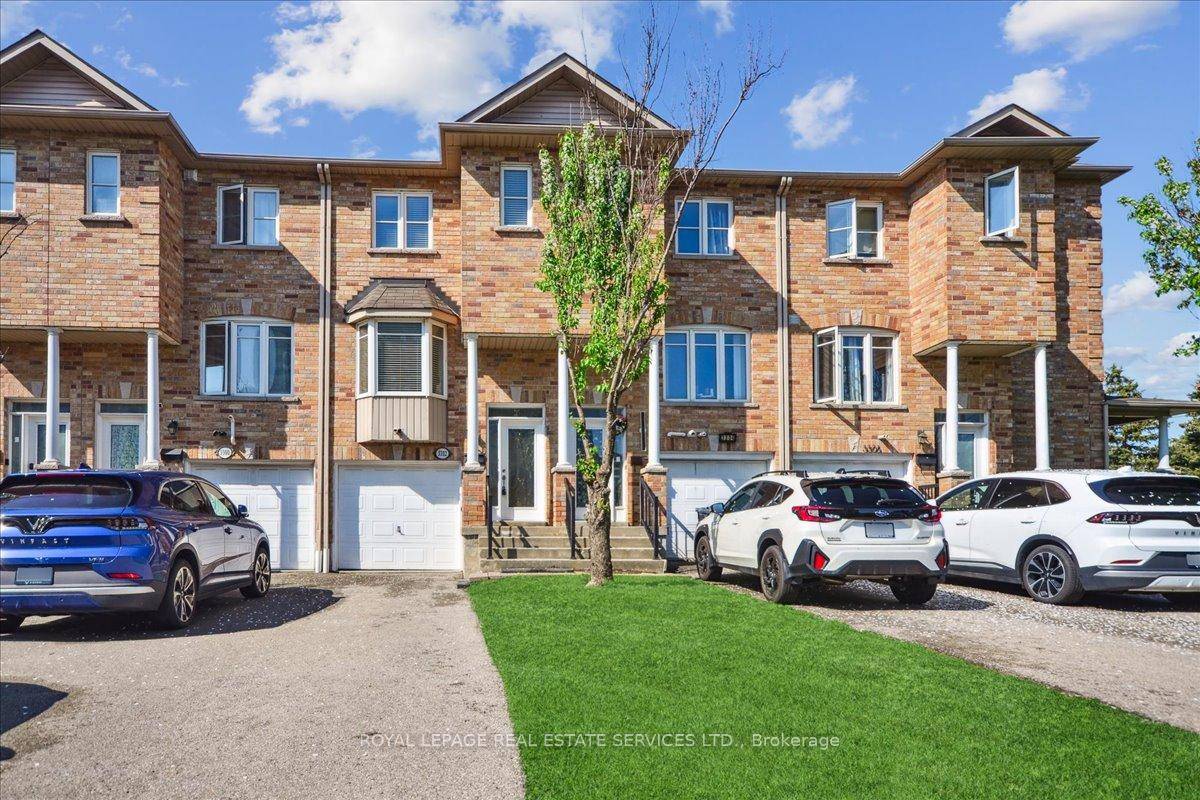 Wonderful Updated 3 bedroom, 4 bathroom townhome in fabulous demand location close to all amenitiesand transportation needs, mere steps to Cooksville GO.