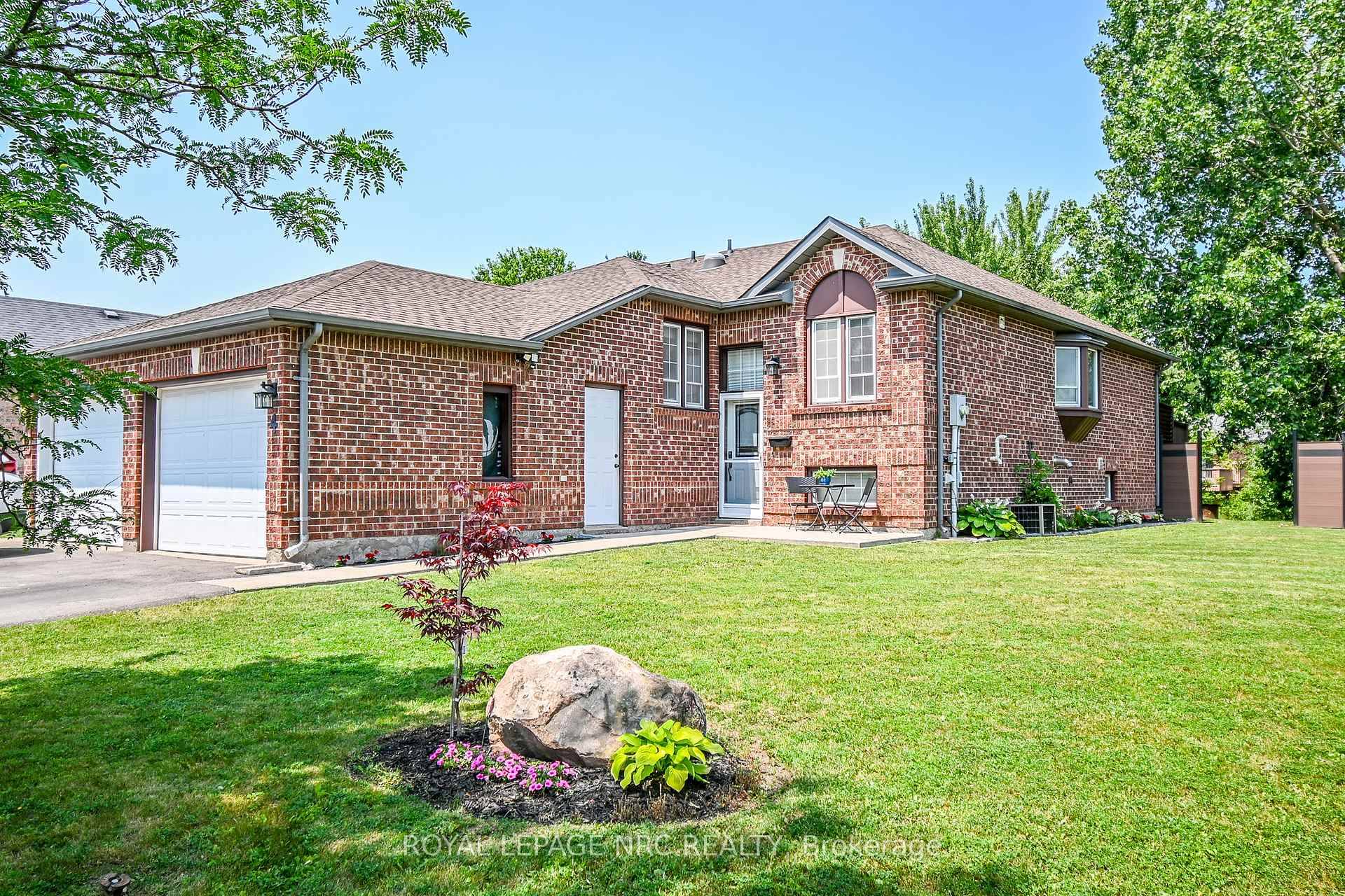 Splendidly updated semi detached in a most excellent area close to shopping, schools and 406 access.