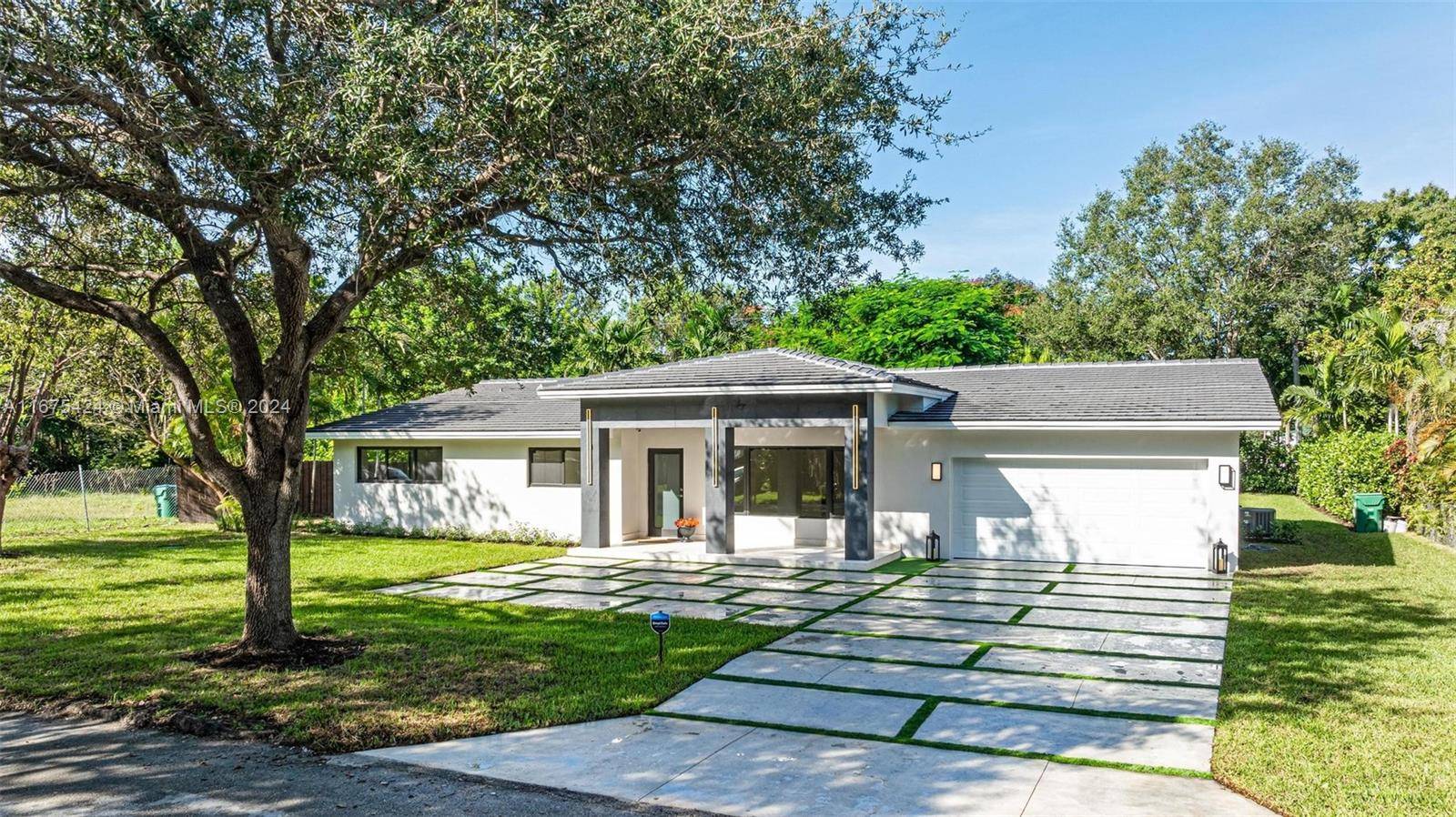 REDUCED Welcome to your dream home in Pinecrest !