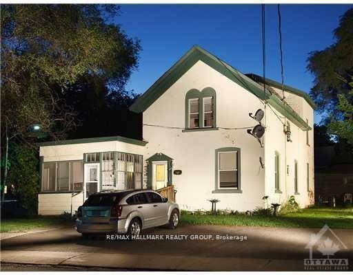 Spacious 2 bedroom main floor apartment featuring beautiful maple hardwood floors, located on the corner of Russell W Street and prestigious Maple Avenue in Smiths Falls.