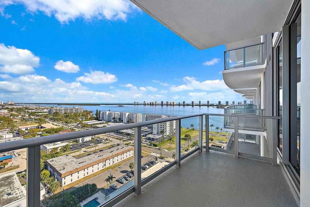 ANNUAL UNFURNISHED RENTAL !