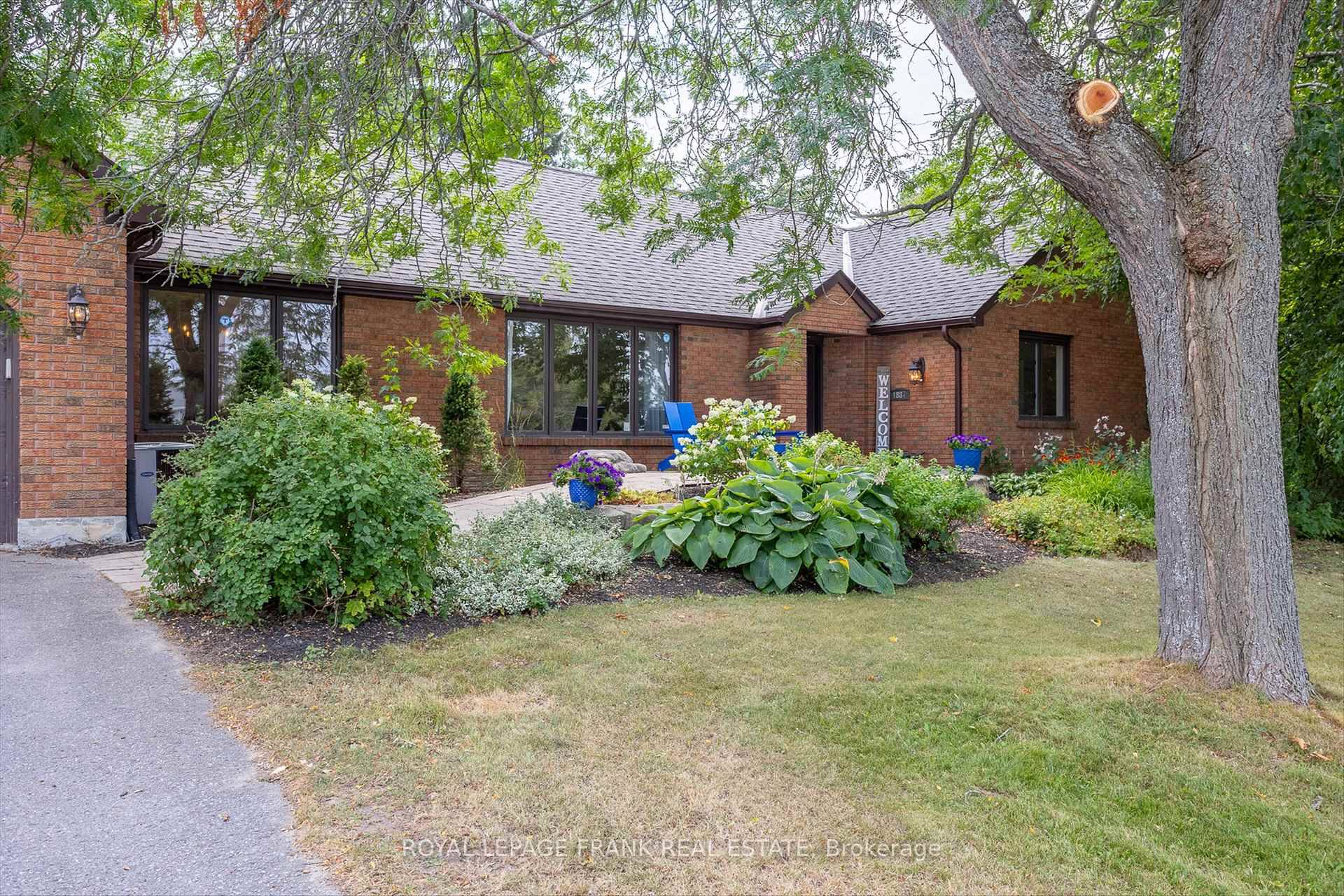 Welcome to 1887 Campbell Avenue, a sprawling 4 1 bed, 3.