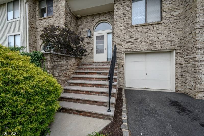Beacon Hill premieres this 3 Bed 2.