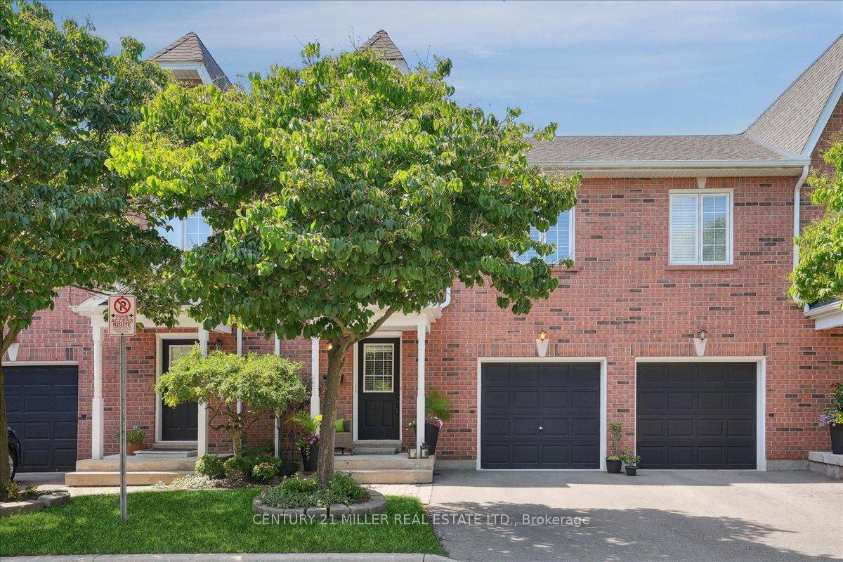 This Stunning 2 storey 3 bedroom home !
