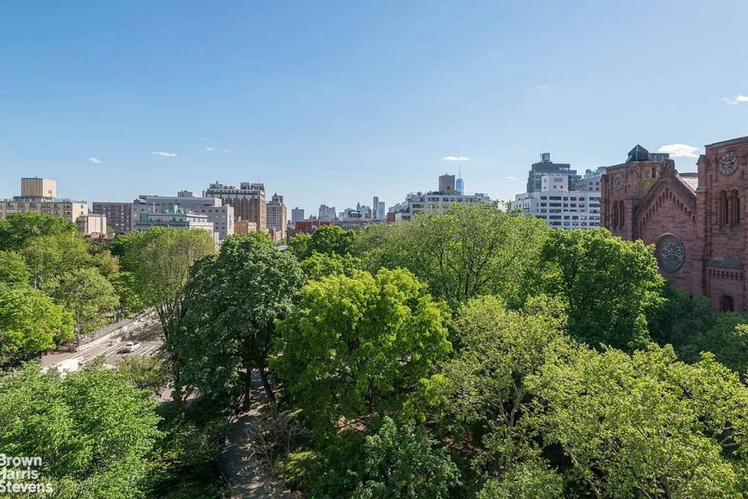 Perfectly perched above the treetops of Stuyvesant Square Park sits Residence 542, one of the premier homes found within the storied Rutherford Place Condominium.
