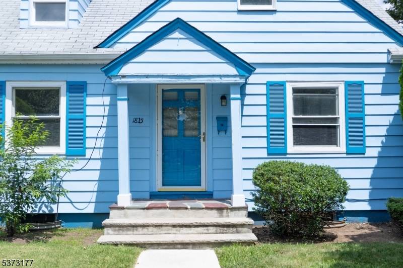 Spacious private 4BR single family rental in prime location !
